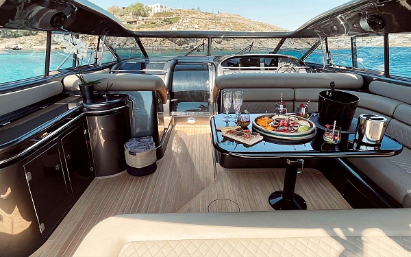 Аренда яхты Sunseeker 68 "007" на Миконосе